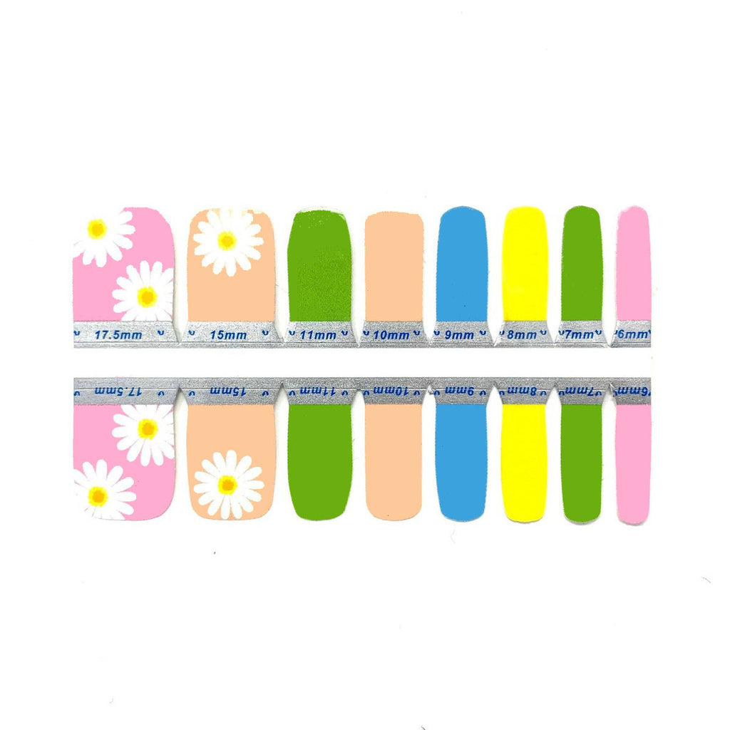Pedicure - Daisies - flawless pedi by NailsMailed